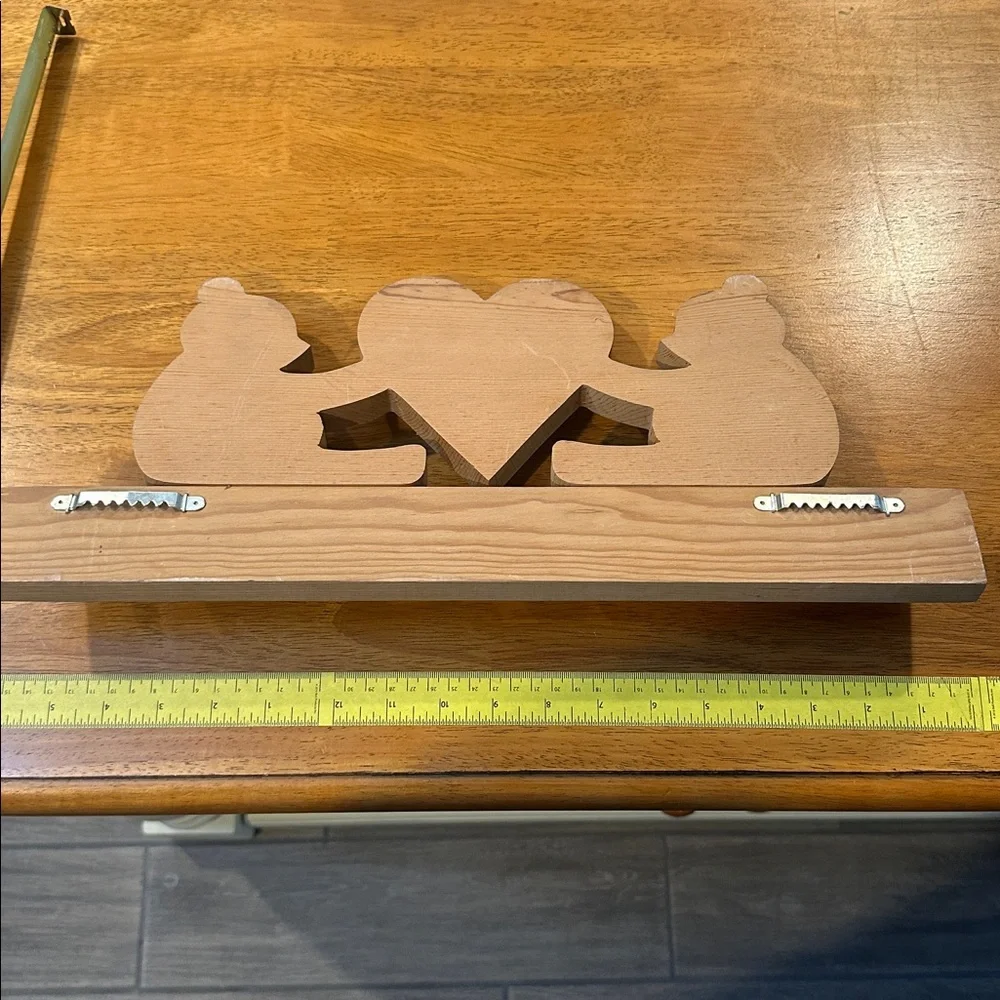Charming Dual Brown Bear Wall Decor w/ Heart Design. Hooks front and back.